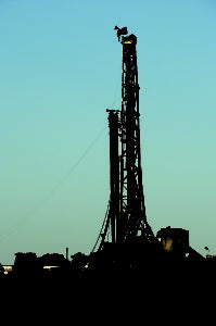 Fig2-Barnett-Shale-Drilling-rig-oil-and-gas
