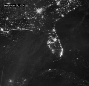 Satellite images from the #VIIRS Day-Night band onboard the #NOAA20 satellite reveal Hurricane #Helene's impact. Before and after images from Sept. 25 and 28, 2024, highlight power outages in parts of Florida, Georgia, and both South and North Carolina. Source: NOAA https://x.com/JPSSProgram/status/1840774563245744379